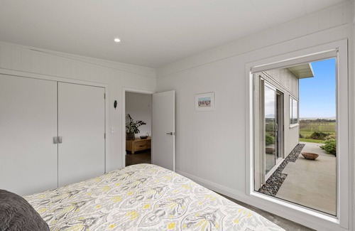 Mangawhai Apartment | Gorgeous Mangawhai Village Rural Apartment Only 3 Minutes Drive from the Village