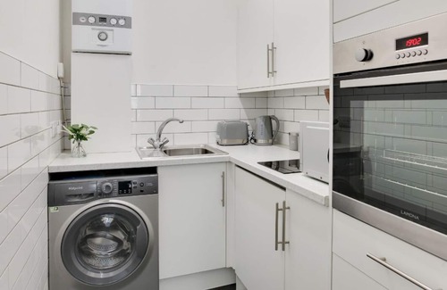 Southend-on-Sea Apartment | Gorgeous & Modern Studio City Centre Nr Beach & High St by Luxiety Stays
