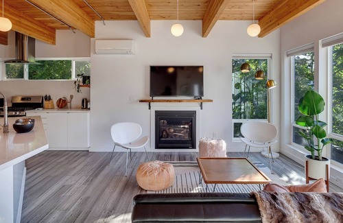 Portland House | Gorgeous Modern 3-bedroom house in Portland with AC and WiFi