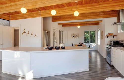 Portland House | Gorgeous Modern 3-bedroom house in Portland with AC and WiFi