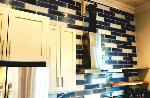 Saint Roch Bed & Breakfast | Gorgeous Modern 4 Bdrm/4 Bath-Gated Pool- Worthy of Your Beads! Walk to Quartern