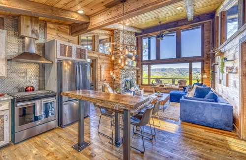Blue Ridge Cabin | Gorgeous Modern Cabin w/Best Mountain Views in Blue Ridge! Hot Tub! Relaxation!