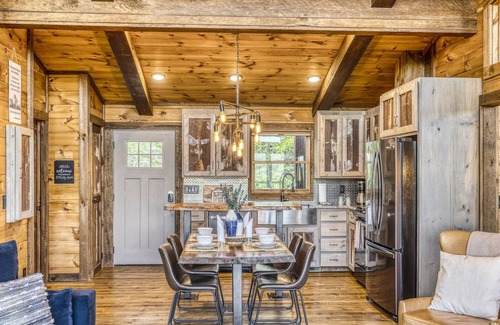 Blue Ridge Cabin | Gorgeous Modern Cabin w/Best Mountain Views in Blue Ridge! Hot Tub! Relaxation!