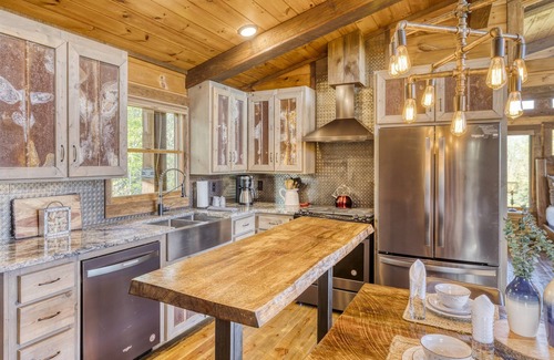 Blue Ridge Cabin | Gorgeous Modern Cabin w/Best Mountain Views in Blue Ridge! Hot Tub! Relaxation!