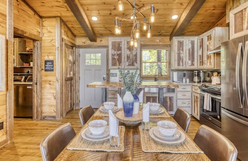 Blue Ridge Cabin | Gorgeous Modern Cabin w/Best Mountain Views in Blue Ridge! Hot Tub! Relaxation!
