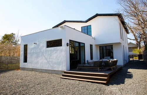 Central East Austin House | Gorgeous Modern Home in East Austin!