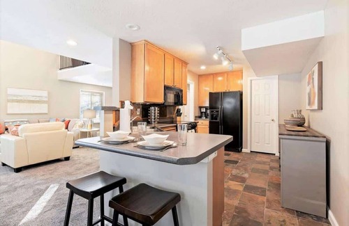 Midvale House | Gorgeous Modern Home in Ski Location! * Hot Tub *