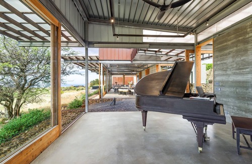 Kamuela House | Gorgeous Modern Home with Solar Heated Pool in Waimea