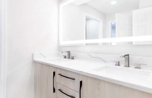 Florida Center Resort | Gorgeous, Modern-Sleek 2-bedroom suite resort, 9 minutes from Universal