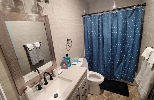 Irvington Apartment | Gorgeous Modern Suite