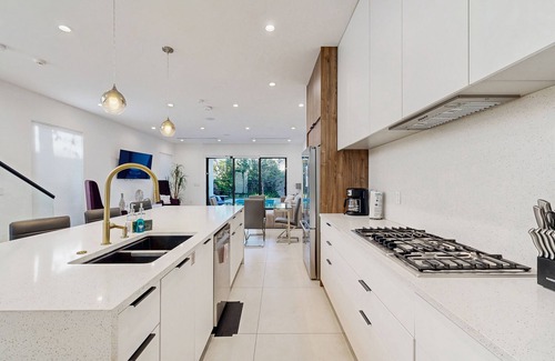 Downtown Fort Lauderdale House | Gorgeous modern townhome near beach with pool, patio, & W/D - dog-friendly