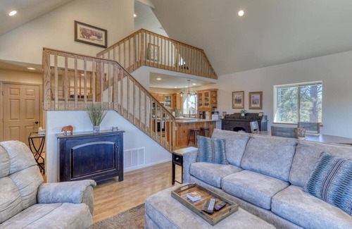 Pagosa Springs House | Gorgeous mountain retreat with a fenced-in yard, A/C, & hot tub! Pet friendly!