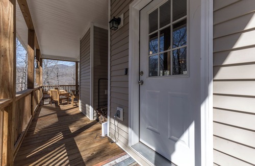 Cullowhee House | Gorgeous Mountain Retreat in Glenville with beautiful views & close to Cashiers!