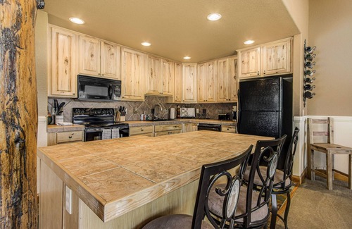 Pole Creek House | Gorgeous mountain-view townhome with private hot tub, fireplace & deck
