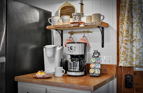 Walnut Mountain Cabin | Gorgeous mountain view cabin rental, hot tub, firepit, WiFi, pet-friendly