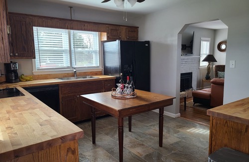 Luray House | Gorgeous mountain views in Page Valley. Perfect for hikers bikers and kayakers.