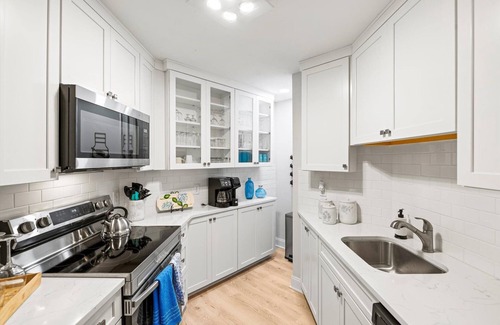 Chalet Village Cabin | Gorgeous Mt Top Views- Hot Tub- 5 Roku TVs- Foosball- 4 eFireplaces- A+ Location