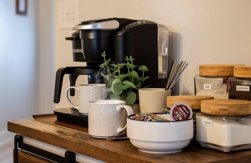 Chalet Village Cabin | Gorgeous Mt Top Views- Hot Tub- 5 Roku TVs- Foosball- 4 eFireplaces- A+ Location