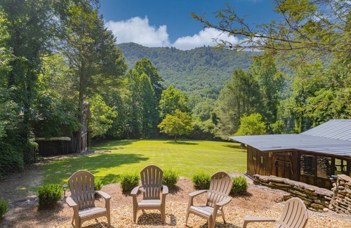 Clayton Cabin | Gorgeous Mtn. View, 1920 Timpson Creek School House. Near Lake Burton