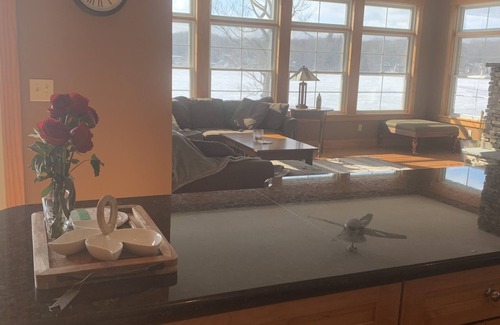 Carbondale House | Gorgeous newer home on Newton Lake/Crystal Lake near Elk mountain ski resort.