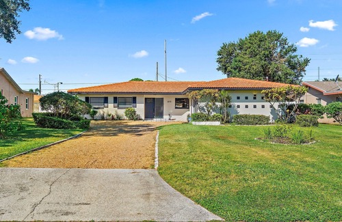 Lakewood Estates House | Gorgeous New 4bd/3ba~Minutes to Beach & Downtown