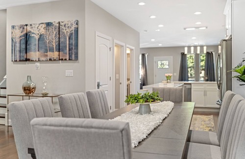 Avondale House | Gorgeous NEW 5 BDR/4BA in Logan Square w/Parking!
