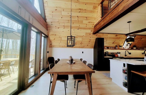 Bellaire House | Gorgeous New A-Frame w/Sauna & Gameroom - Minutes to Pools, Golf and Skiing