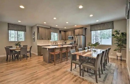 Kachina Village House | Gorgeous New Build, Space for Multiple Families, Hot Tub, 2 Patios and LRs
