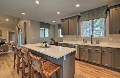 Kachina Village House | Gorgeous New Build, Space for Multiple Families, Hot Tub, 2 Patios and LRs