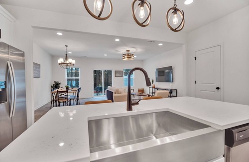 Harwood Lane House | Gorgeous New Townhome/Charlotte!