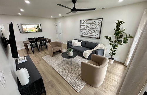 Bay Ho House | Gorgeous Newly Remodeled Home with a Beautiful Backyard Oasis