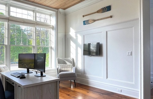 Northville House | Gorgeous North Fork Beach House, sea views, amazing sunsets, 3min walk to beach