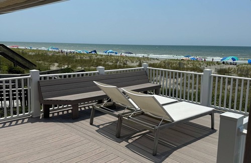 Holden Beach House | Gorgeous oceanfront Beach Cottage. 4 BR/4 Bath sleeps 8 all on a single level!