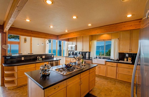 Shelter Cove Condo | Gorgeous Oceanview! by OceanviewHotTubs Tesla Charging Oceanfront! Shelter Cove