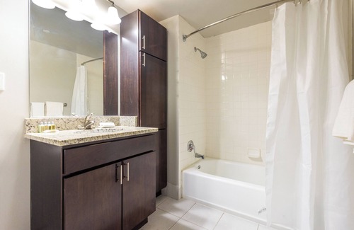White Plains Apartment | Gorgeous One Bedroom - 5-min Walk from Metro-North