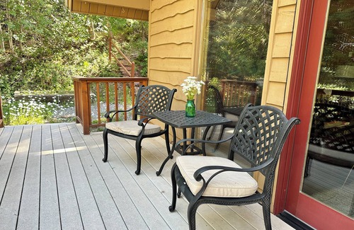 Ridgway House | Gorgeous Ouray Cabin - Sleeps 10, Mountain View, Secluded, Convenient to town