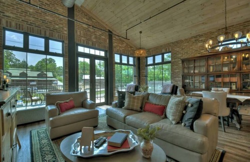 Blue Ridge Apartment | Gorgeous Penthouse On Main in Downtown BR