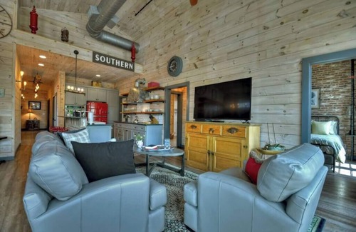 Blue Ridge Apartment | Gorgeous Penthouse On Main in Downtown BR