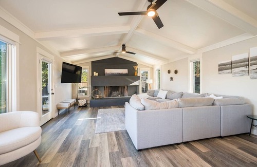 Atascadero House | Gorgeous*Pool*Lake View*Game Room*Mini Putt!