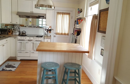 Ocean Grove House | GORGEOUS PRIVATE BEACH HOUSE. BEACH LOCKER & 4 PASSES. WALK EVERYWHERE!