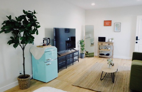 Garden Grove House | Gorgeous private room with hottub private entrance