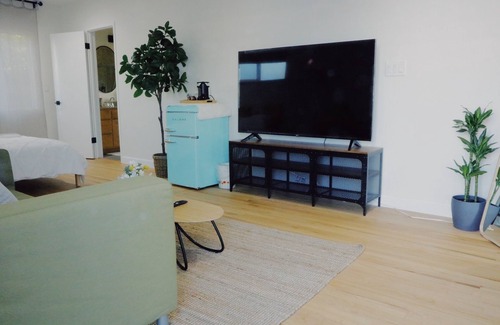 Garden Grove House | Gorgeous private room with hottub private entrance