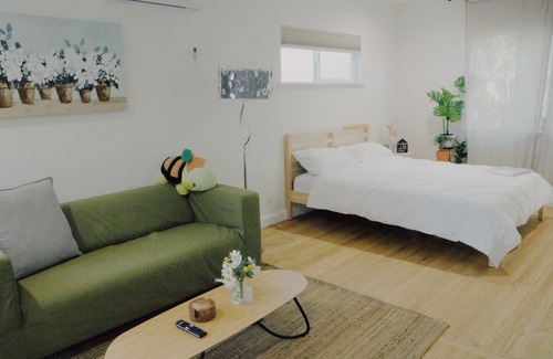 Garden Grove House | Gorgeous private room with hottub private entrance