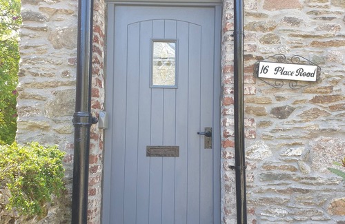 Fowey Cottage | Gorgeous, quiet, and well situated homely pet friendly cottage