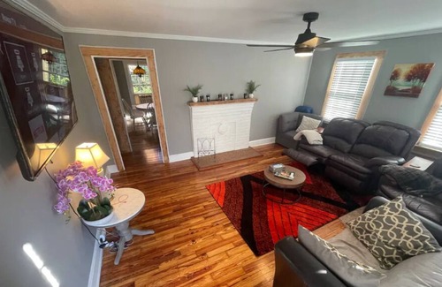 Lawrenceville Cottage | Gorgeous Red Pine 30’s Cottage in Downtown Lawrenceville! 65” TV