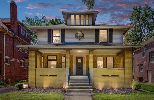 Detroit House | Gorgeous remodeled home, with entertainment, and massage chair for relaxing!