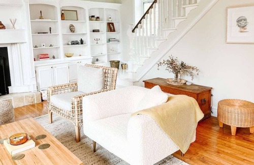 Bexley Cottage | Gorgeous remodelled School House from 1900!