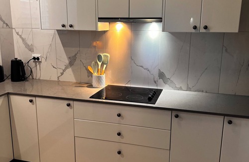 Cronulla Apartment | Gorgeous Renovated Central Cronulla Apartment- Absolute Convenience