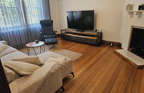 Sandy Bay House | Gorgeous renovated duplex in central location. Walk to Salamanca, city & beach.