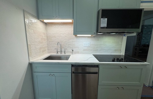 West Main HIll Apartment | Gorgeous renovated historic 2-bedroom apartment in Kalamazoo